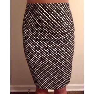 Express black/white pencil skirt w/ zipper detail